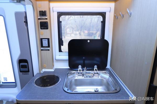 奇瑞3.0T+5座4床平頂房車亮相！設計用心，內飾豪華，用著很舒服