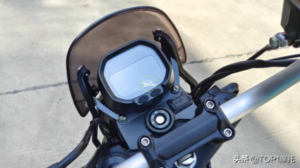 無極300AC攀爬版到店實拍 更適合跑爛路的復古摩托 無極300AC攀爬版到店實拍 更適合跑爛路的復古摩托