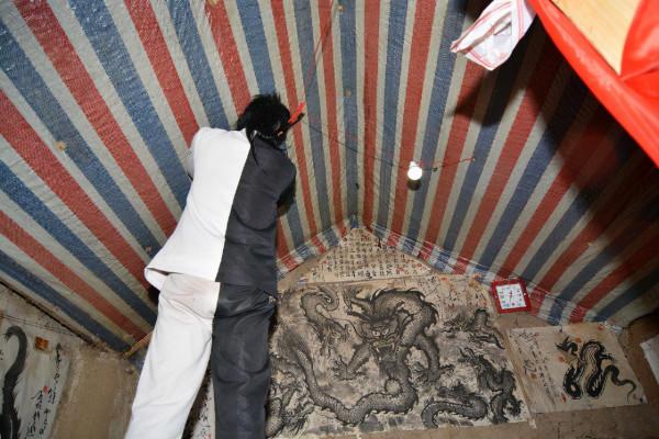 一位道長堅信“龍是存在的”，上山找龍16年，至今還在山上堅持