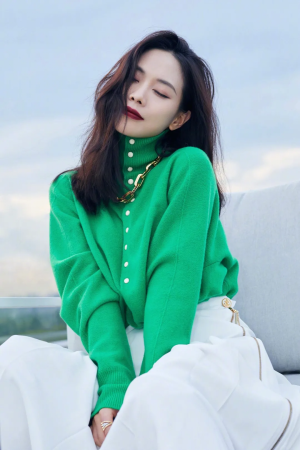 克萊因藍過時了？2021年的4個秋冬流行色，顯白又高階