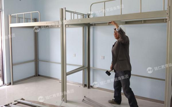 學生上下鋪為什麼是鐵製的?有什麼用途嗎? 學生上下鋪為什麼是鐵製的?有什麼用途嗎?