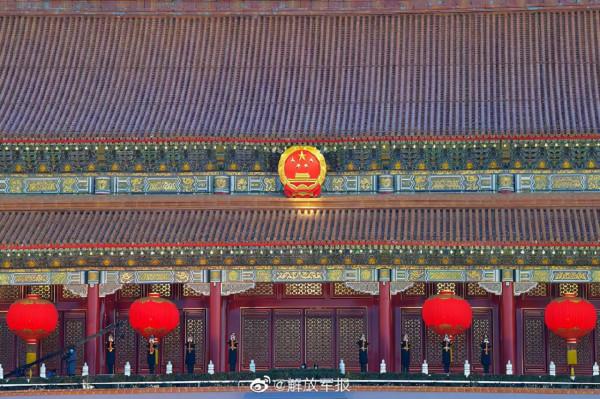 現場圖來了！2022天安門第一場升旗