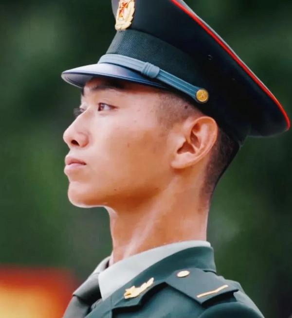 驕傲！這位河南兵為冬奧會開幕式國旗護旗