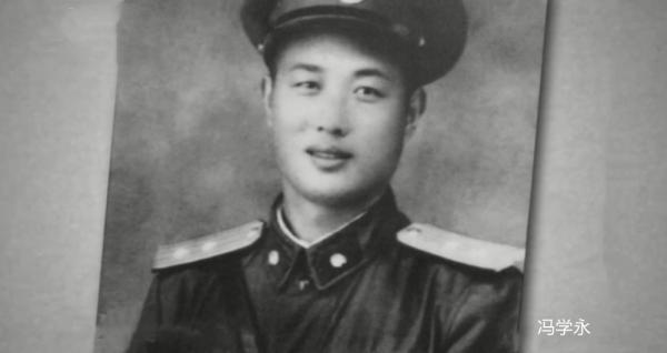 1952年，一連長看見銀幕上與主席握手的勞模，突然大哭：她是我妻