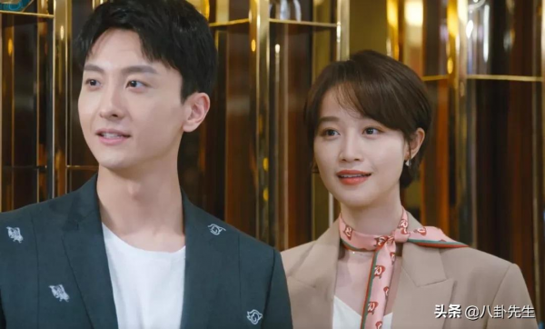 路人鏡頭下的女明星:劉詩詩唐嫣法令紋明顯,迪麗熱巴童瑤身材好 路人鏡頭下的女明星:劉詩詩唐嫣法令紋明顯,迪麗熱巴童瑤身材好