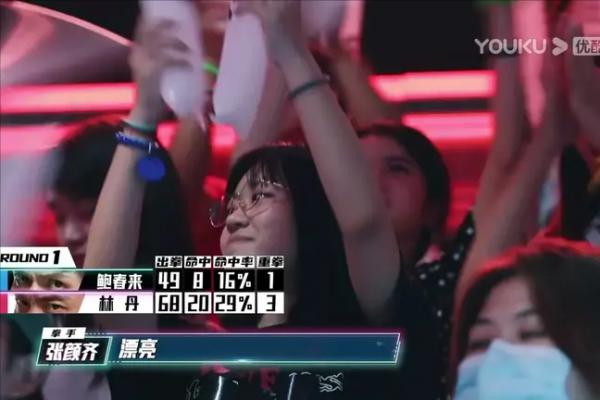 鮑春來和林丹一個37歲，一個38歲，在賽場“對毆”拼拳，太能打了