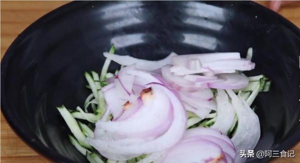 玉米麵這樣做真香,開水一燙,雙手一搓,比吃肉還解饞,超過癮 玉米麵這樣做真香,開水一燙,雙手一搓,比吃肉還解饞,超過癮