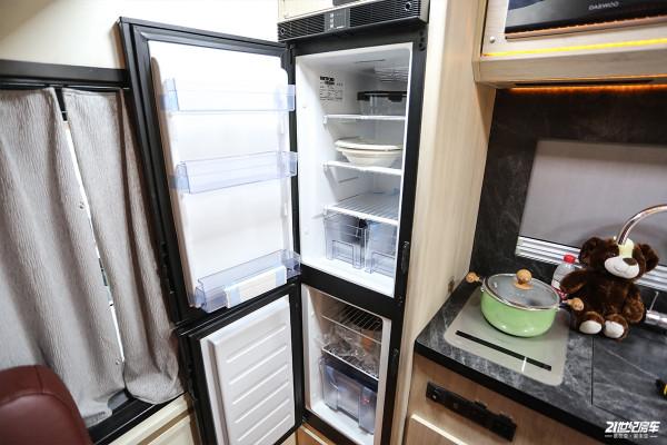 擁有德國MAN核心技術,6.9T+10AMT,藍牌C本,羅曼維爾德重卡房車 擁有德國MAN核心技術,6.9T+10AMT,藍牌C本,羅曼維爾德重卡房車