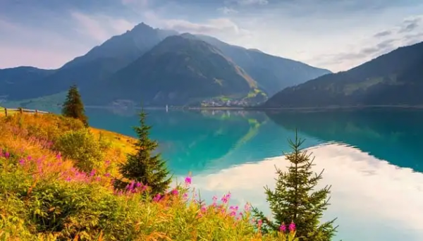 懸疑劇《水上鐘樓》的取景地 雷西亞湖中那孤獨鍾樓的前世今生