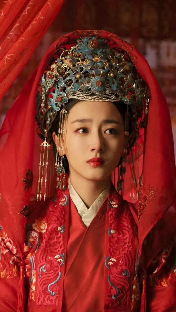 「盤點」古裝女主發冠大賞 趙麗穎的最華麗繁複 譚松韻跟宣璐撞款 「盤點」古裝女主發冠大賞 趙麗穎的最華麗繁複 譚松韻跟宣璐撞款