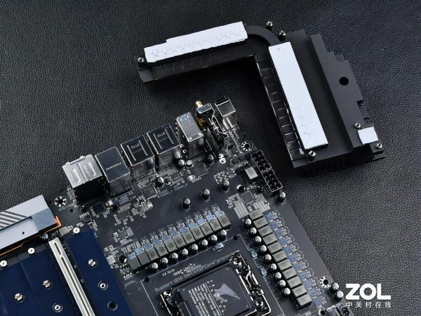 英特爾酷睿i9-12900K首測 技嘉超級雕Z690穩定輸出 英特爾酷睿i9-12900K首測 技嘉超級雕Z690穩定輸出