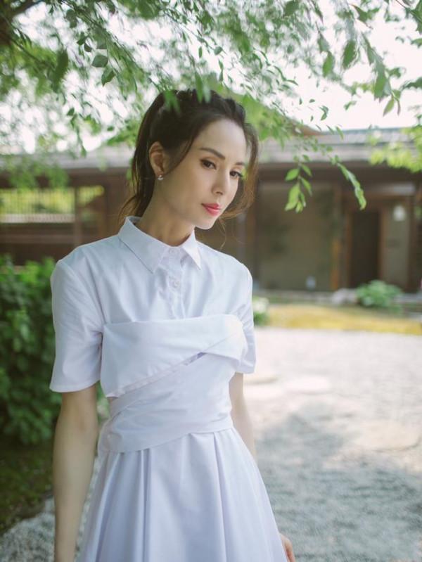 真正精緻的女人,不會總穿T恤+闊腿褲,看看李若彤你就全明白了 真正精緻的女人,不會總穿T恤+闊腿褲,看看李若彤你就全明白了