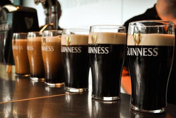 湖南45歲男子習武多年，用頭髮拉動8噸重汽車30米，創下世界紀錄