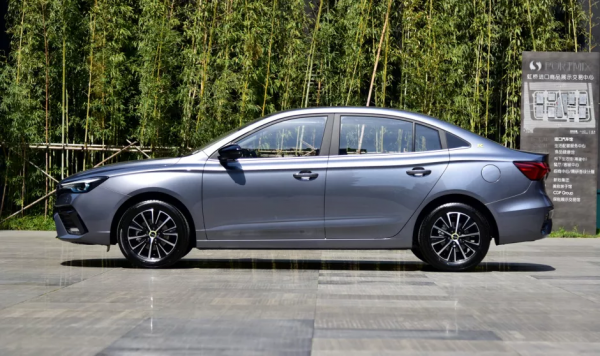 比亞迪秦PLUS DM-i、軒逸經典等領銜，省油又便宜的家轎考慮它們