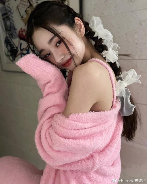 單身即地獄宋智雅近期穿搭照片