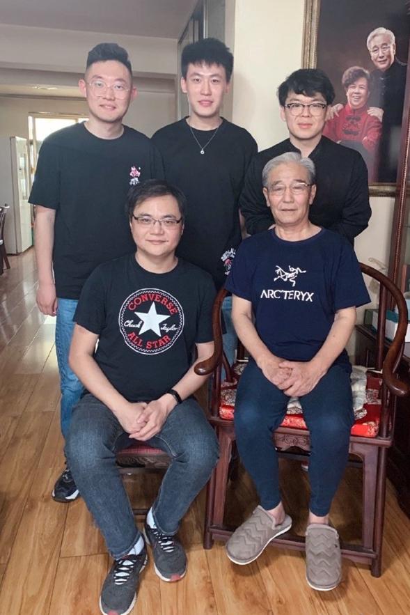 中秋將至，德雲社高峰帶徒弟拜會名宿，有這樣的總教習郭德綱有福