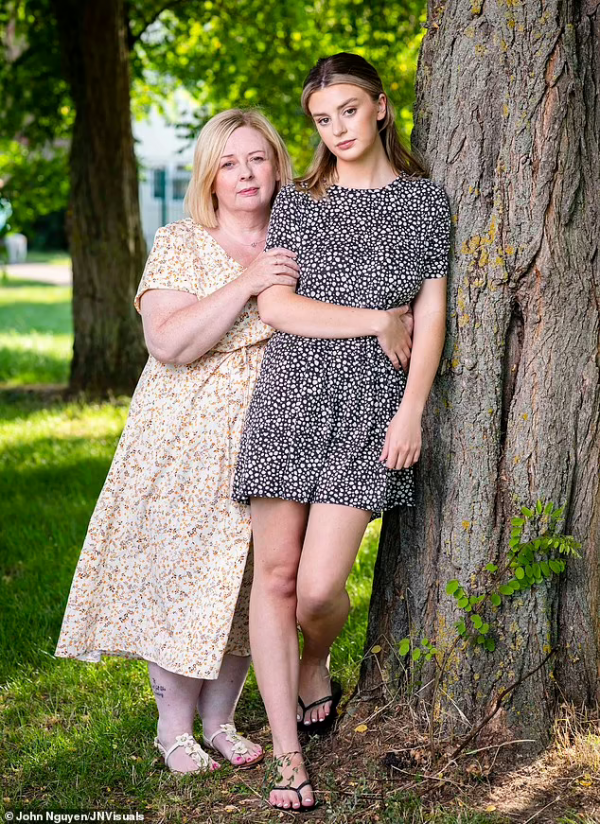 警惕!國內外迷藥事件頻發,女孩被下藥後失去意識扭曲抽搐 警惕!國內外迷藥事件頻發,女孩被下藥後失去意識扭曲抽搐