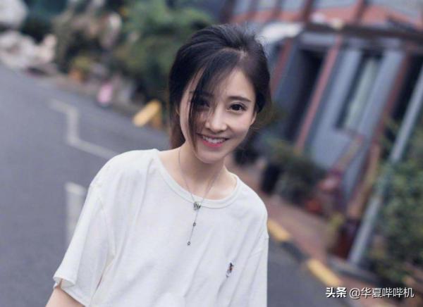 從直播一姐到花錢買粉絲，馮提莫的涼涼之路是如何鋪起來的？