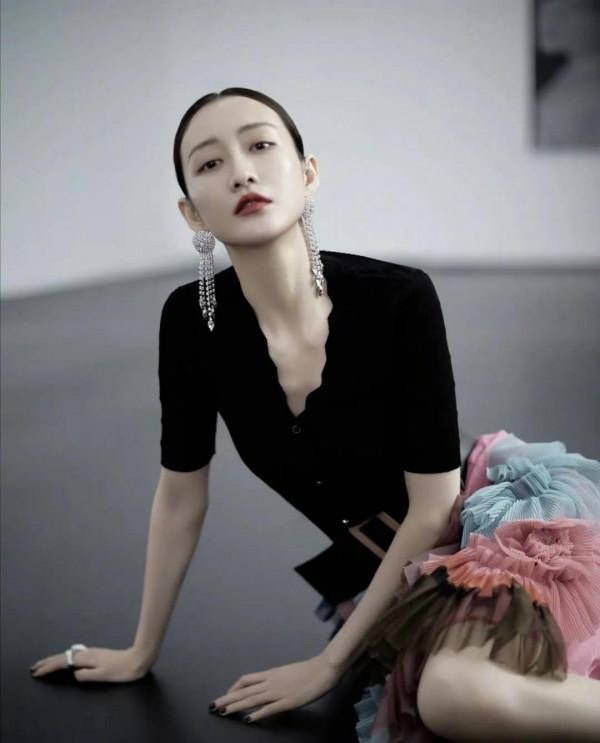 有喜歡王鷗的嗎？這麼看確實和楊冪有的一拼