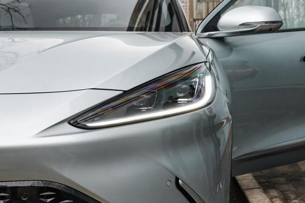 北汽放“大招”了，零百加速3.5秒，最高續航708km，軸距2915mm