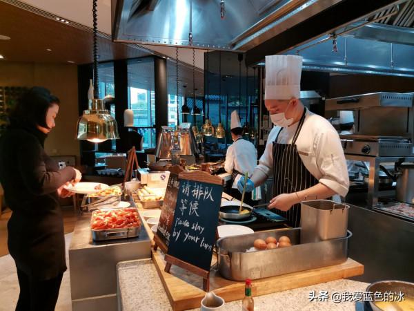 在北京入住第二家酒店自助餐廳裡的早餐