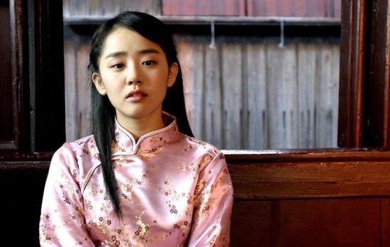 韓國初代國民妹妹，曾慘遭金範戀情背叛，後歷經4次手術險些截肢