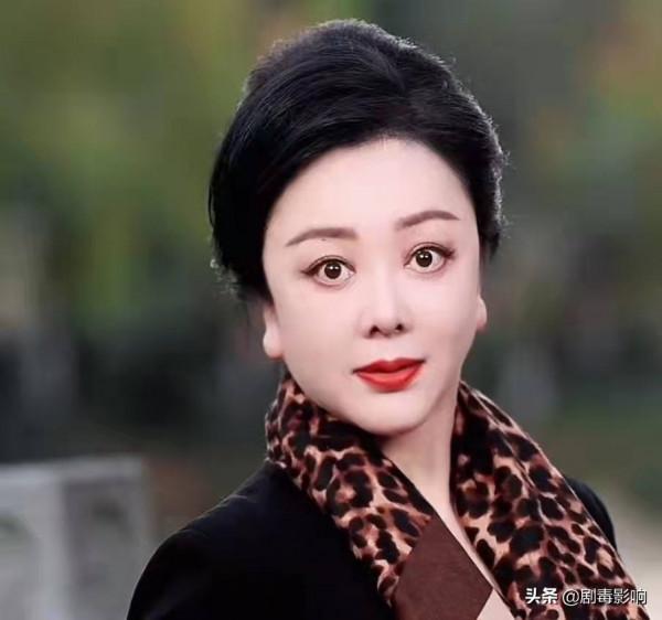 《水滸傳》孫二孃演員曝近況，高顏值身材好，53歲單身憧憬愛情