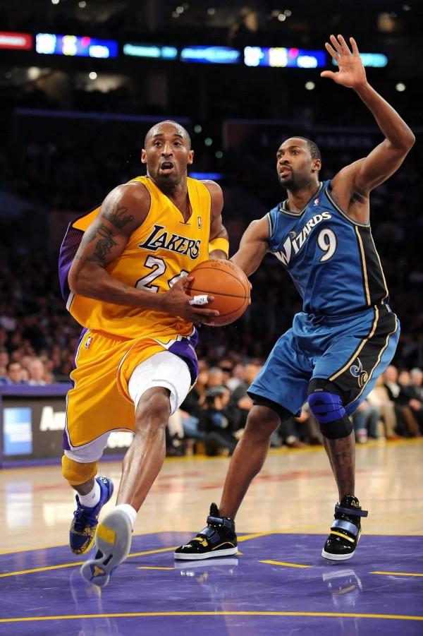 @你身邊不穿籃球鞋，打球依然無所不能的朋友