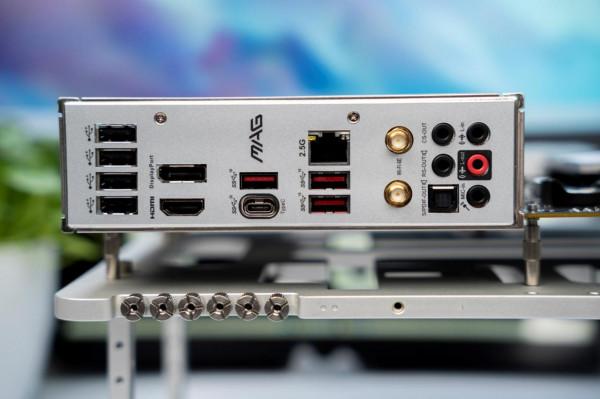 微星主機板媒體包裡都有什麼？揭秘B660主機板+酷睿12400+DDR5記憶體