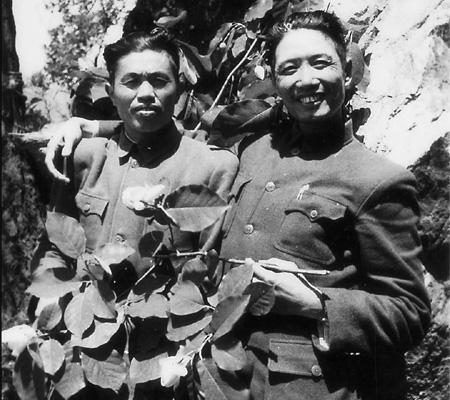 皮定均去前線視察，班長以為他是個伙伕，和他一起罵皮定均