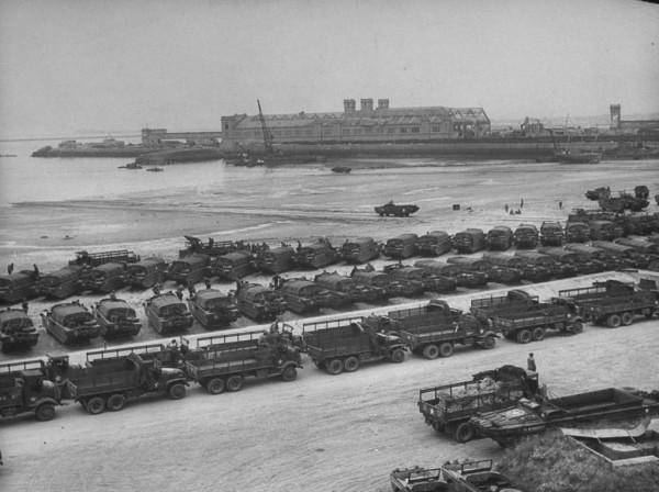 諾曼底戰役中的“海底生命線” 諾曼底戰役中的“海底生命線”