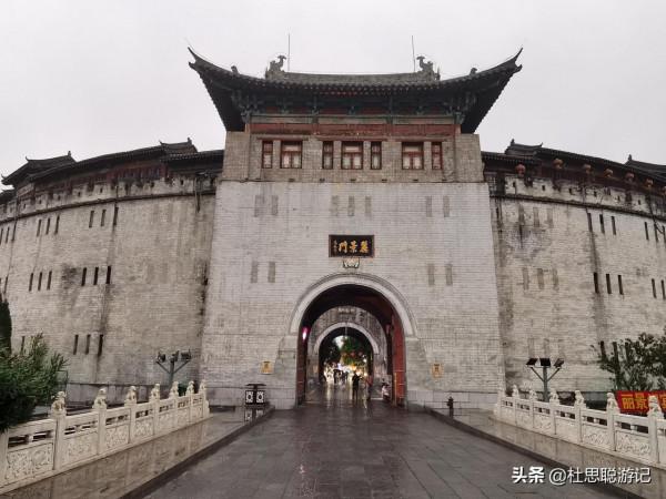 漢EV自駕洛陽,市內免費的洛邑古城的夜景是不會讓你失望的 漢EV自駕洛陽,市內免費的洛邑古城的夜景是不會讓你失望的