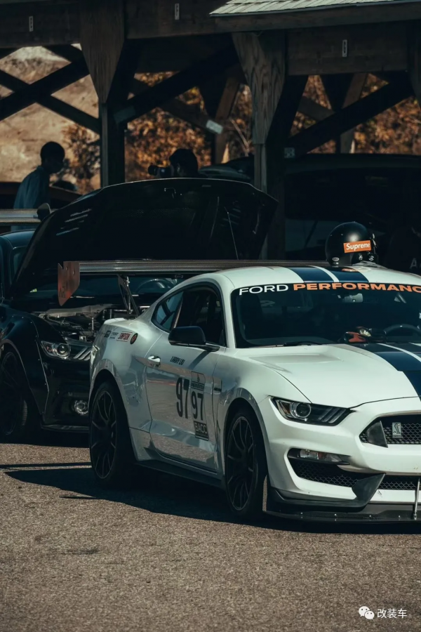 真V8後驅手動擋Shelby GT350,526馬力車主還覺得不大? 真V8後驅手動擋Shelby GT350,526馬力車主還覺得不大?