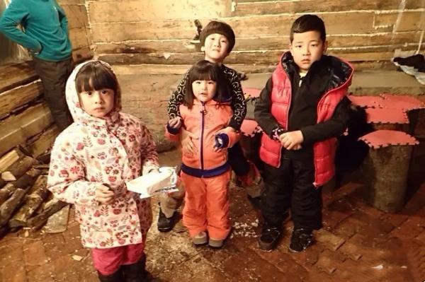 《爸爸去哪兒》8年了，10位女娃變化大，有人進入變美尷尬期