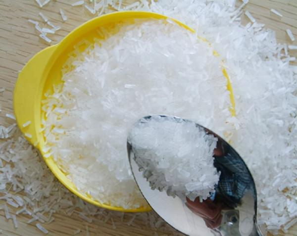 味精是老百姓餐桌上的“害人精”？醫生坦言：注意3點，放心用