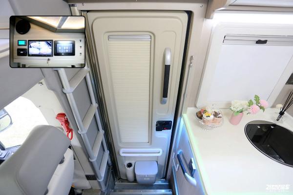 國產6.5T依維柯歐勝底盤加持,穩!實拍2022款中意極致雙拓展房車 國產6.5T依維柯歐勝底盤加持,穩!實拍2022款中意極致雙拓展房車