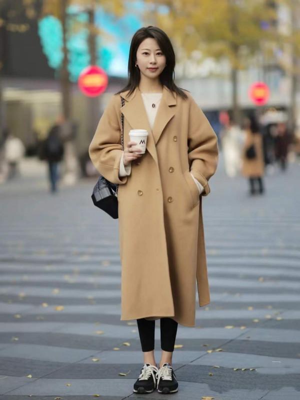 優雅女人常備的4條褲子，你有幾條？時髦顯瘦，配大衣很貴氣