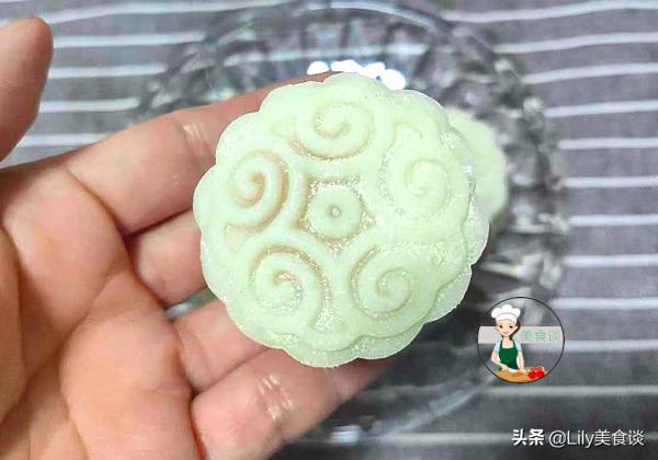 月餅別去買了，自己做配方簡單零失敗，不用烤箱，老人孩子放心吃