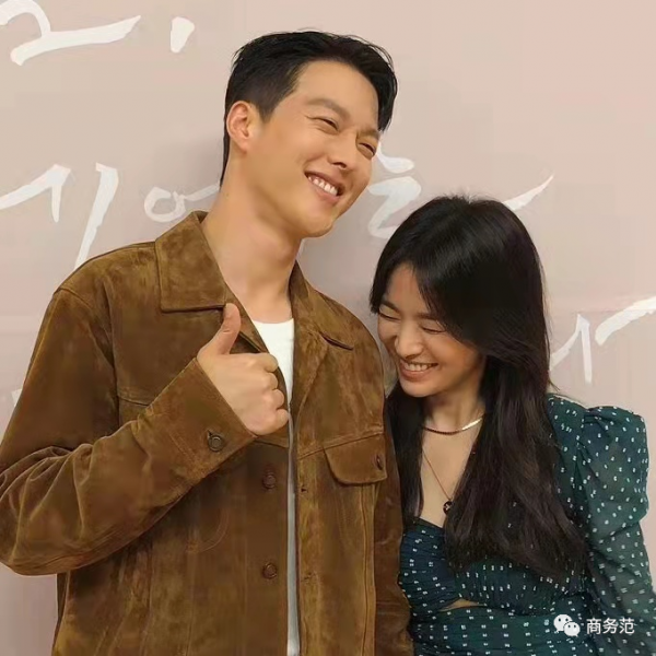 40歲宋慧喬又演女精英,戴CHAUMET拎Fendi,職場風穿搭超養眼 40歲宋慧喬又演女精英,戴CHAUMET拎Fendi,職場風穿搭超養眼