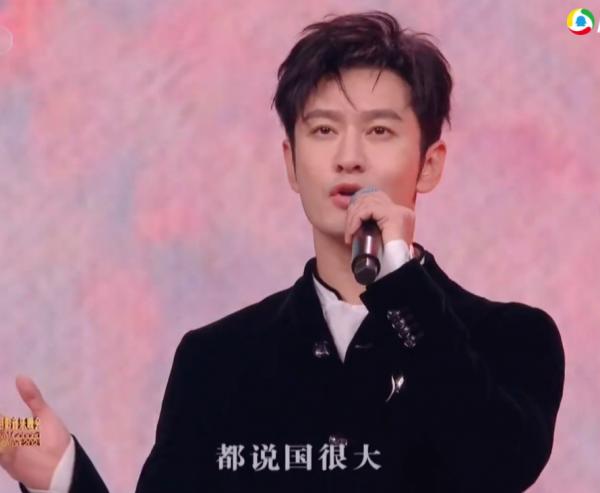 大灣區晚會群星爭奇鬥豔:王菲穿白裙如仙女,趙麗穎素色裙顯身材 大灣區晚會群星爭奇鬥豔:王菲穿白裙如仙女,趙麗穎素色裙顯身材