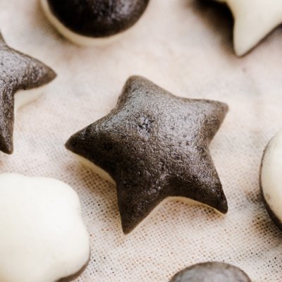 爆好吃！吃這菜雙色黑芝麻手指包，米飯你得多備點