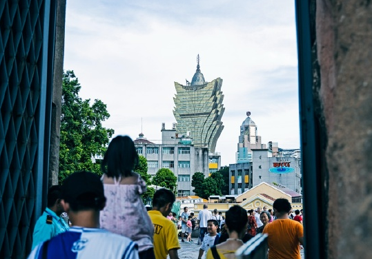 除許家印之外，澳門兩大首富也是麻煩了，一天各自蒸發上百億身家