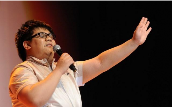 從勵志的盲人歌手到人人唾棄，楊光怎麼就走到了今天這種地步？