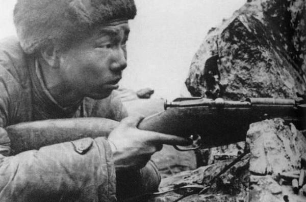 匪首罪行累累，皮定均攻打十天未克，找大棺材和五百斤炸藥建奇功