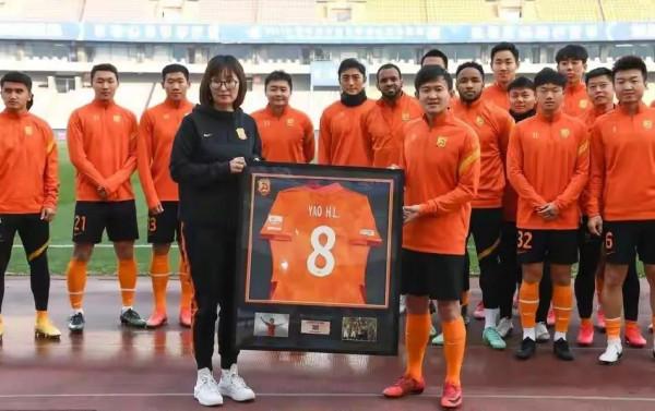 姚翰林退役封存8號球衣引起的爭議