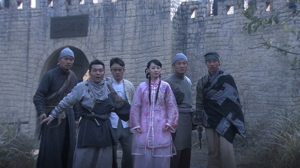 大家閨秀剛被選上皇妃，大清朝就亡了，最後被軍閥搶走，國產片