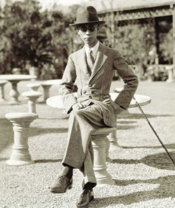 毛主席宴請末代皇帝溥儀吃飯，席間詢問他：你們御膳房的飯好吃嗎