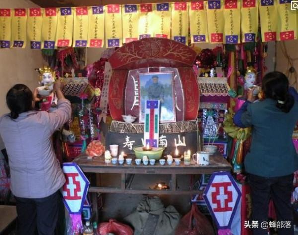 “紅事不請不到,白事不請自來”,老人去世,為何不見年輕人幫忙 “紅事不請不到,白事不請自來”,老人去世,為何不見年輕人幫忙