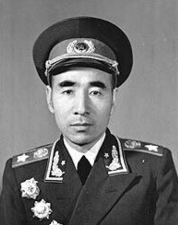 羅榮桓逝世，林彪帶病出席追悼會，揮筆寫下4字悼文，讓人動容