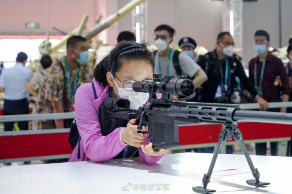 必打卡地！據槍就是這麼帥